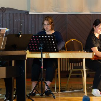 Dziesmu vakars klusinātā gaismā - 