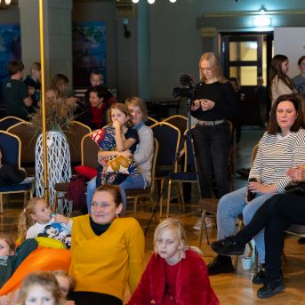 Dziesmu vakars klusinātā gaismā - 