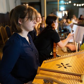 Dziesmu vakars klusinātā gaismā - 