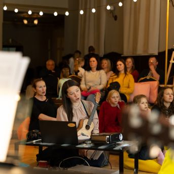 Dziesmu vakars klusinātā gaismā - 