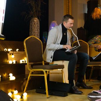 Dziesmu vakars klusinātā gaismā - 