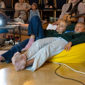 Dziesmu vakars klusinātā gaismā - 