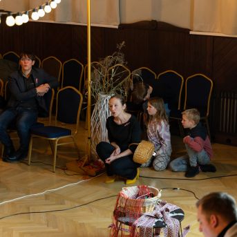 Dziesmu vakars klusinātā gaismā - 