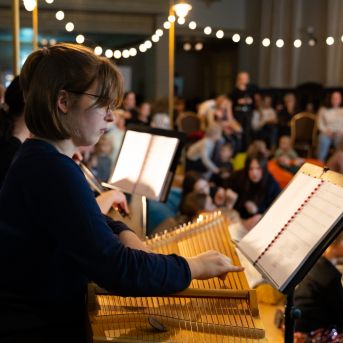 Dziesmu vakars klusinātā gaismā - 