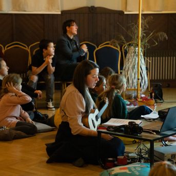 Dziesmu vakars klusinātā gaismā - 