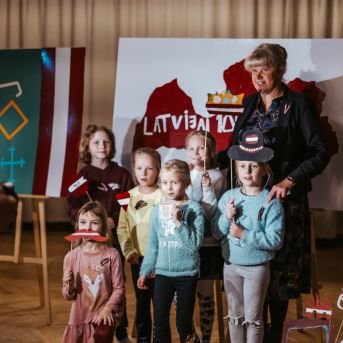 Dziesmu vakars klusinātā gaismā - 