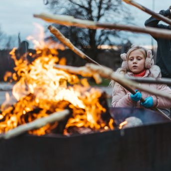 Dziesmu vakars klusinātā gaismā - 