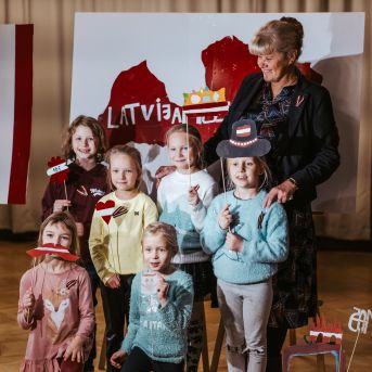 Dziesmu vakars klusinātā gaismā - 