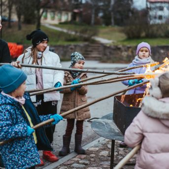 Dziesmu vakars klusinātā gaismā - 