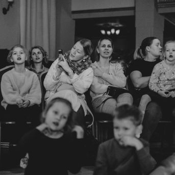 Dziesmu vakars klusinātā gaismā - 