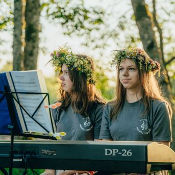 IELĪGOŠANA PIE SĒJAS OZOLA 2024 - Foto no Saulkrastu novada mājas lapas