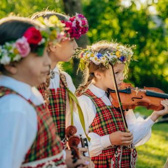 IELĪGOŠANA PIE SĒJAS OZOLA 2024 - Foto no Saulkrastu novada mājas lapas