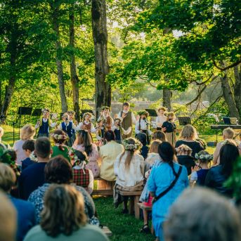 IELĪGOŠANA PIE SĒJAS OZOLA 2024 - Foto no Saulkrastu novada mājas lapas